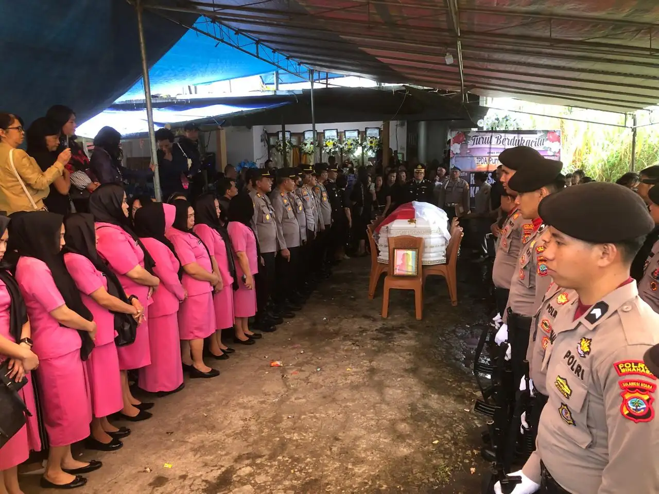 Polres Minahasa Gelar Upacara Persemayaman dan Pemakaman Dinas Kepolisian untuk Alm. Purn. IPDA Yohanes Abdullah